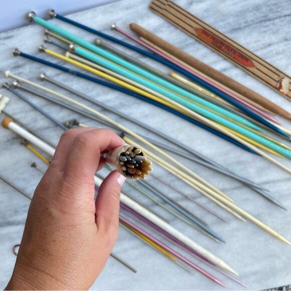Vintage Huge Lot Misc Sized Knitting Crocheting Needles Pins Wood Plastic Metal - Picture 4 of 7